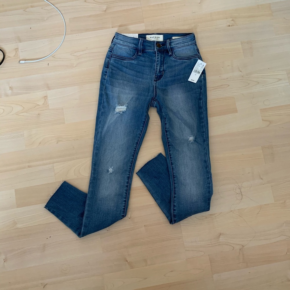 BNWT pacsun semi distressed jeans